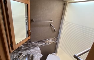 Very Clean! 2017 THOR Four Winds 24 ft. Good Size.