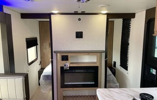 Bunkhouse RV Rental | Sleeps 8 | Outdoor Kitchen