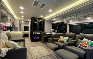 Meet Rosanna - The Cozy Family Friendly Entegra 34