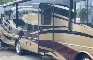 2013 Fleetwood RV Bounder 36E
