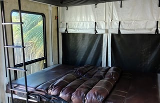 2015 Spacious Carbon Toy Hauler sleeps 8