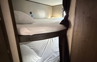 Sunny’s Family & Pet Friendly Adventure RV