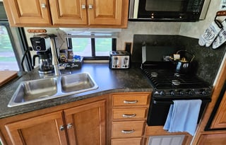 2013 Winnebago Vista 35F - FREE UNLIMITED INTERNET