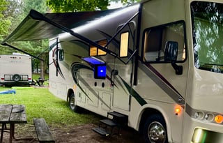 "Right Size" Class A. Sleeps 7 & Easy to Drive