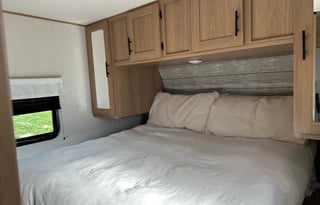 2023 Avenger 28BHS- Family & Fur Friendly