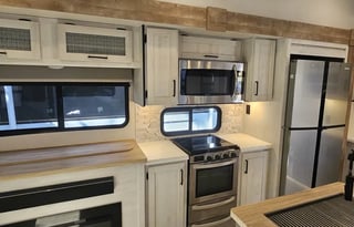 2023 5th Wheel-The Comfort Crusader