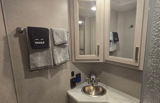 The Phoenix, 2026 Thor Motor Coach Omni TRAIL R36