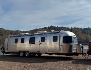 Airstream RV Classic 33FB Twin