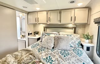 2023 Quantum LF31 Bunkhouse, Dual AC's+Solar (CA)