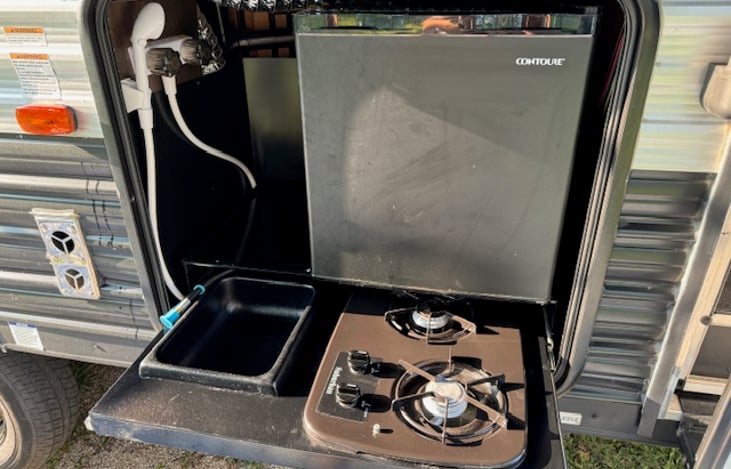 The covered outdoor kitchen is ready and waiting to assist your memory making!