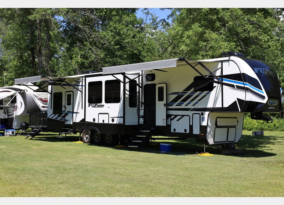 Fifth Wheel rentals in Freedom