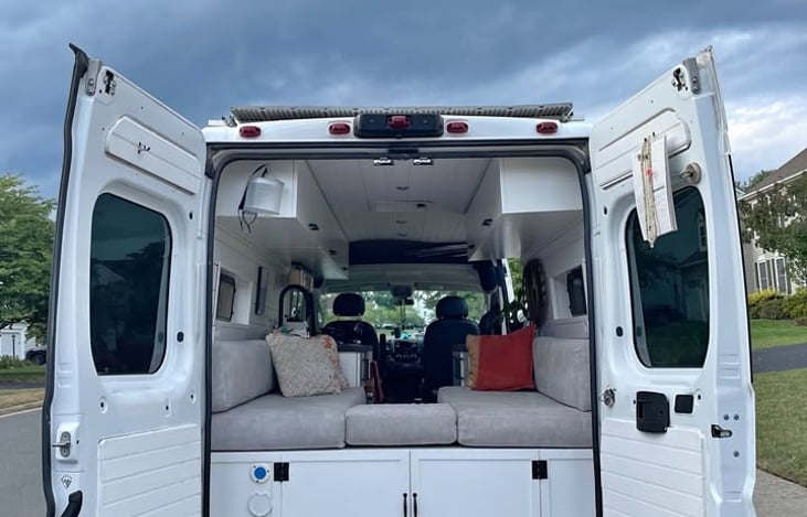 U Shared Dining Area