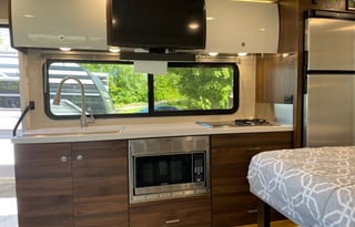 2021 Winnebago Navion 24D