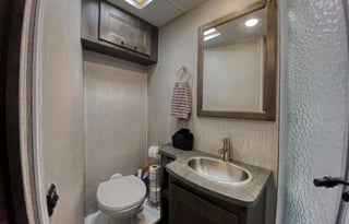 2022 32ls fully stocked and family friendly.