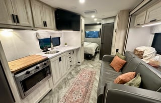 Clean&Comfortable 2023 Forest River Sunseeker LE