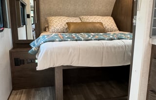 Nice and Ready to camp - with large bathroom!