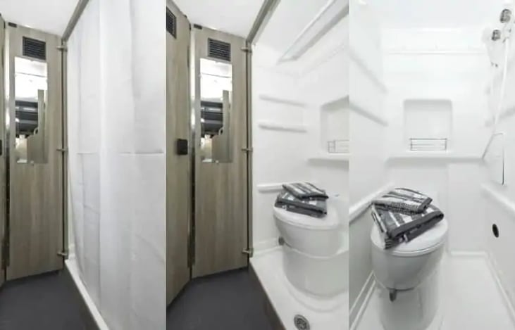 Wet bath with cassette toilet