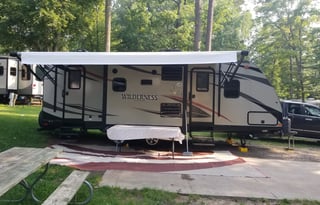 2015 24ft Heartland Wilderness Dual Slide-outs