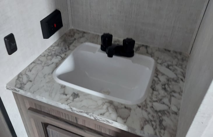 Bathroom sink