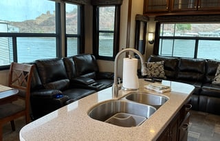 Clean and Comfortable 39’ Heartland Bighorn 3575EL