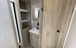 2024 EAST TO WEST Silver Lake 29K2S