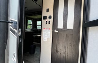 Bumper pull toy hauler