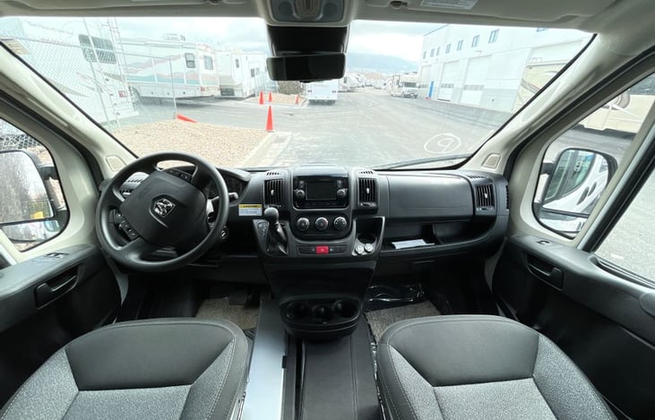 Easy to drive and great MPG (20+)