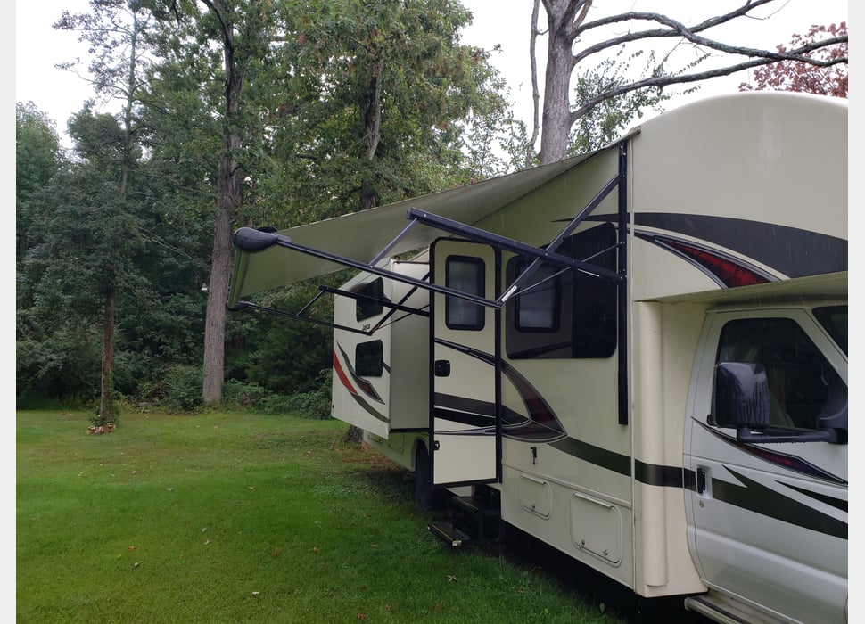 Class C Motor Home rentals in Indianola