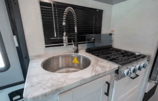 2022 EAST TO WEST Entrada 2200S