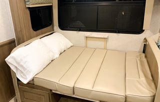 Enzo: New, Kid friendly, 2 full bath, washer/dryer