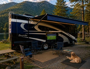 Fleetwood RV Bounder 35P
