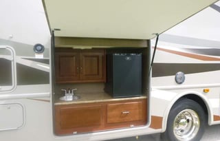 34 FT Thor Hurricane, with outdoor TV, kitchen