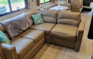 Family Fun Coach-MN-Bring Fido -2Bath! - 2019