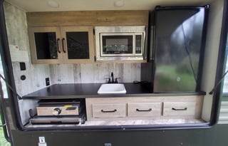 SLEEPS 9 100 weekday special, HUGE Temp housing