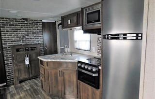 ** LONG TERM RENTALS ONLY ** 38' SILVER LAKE