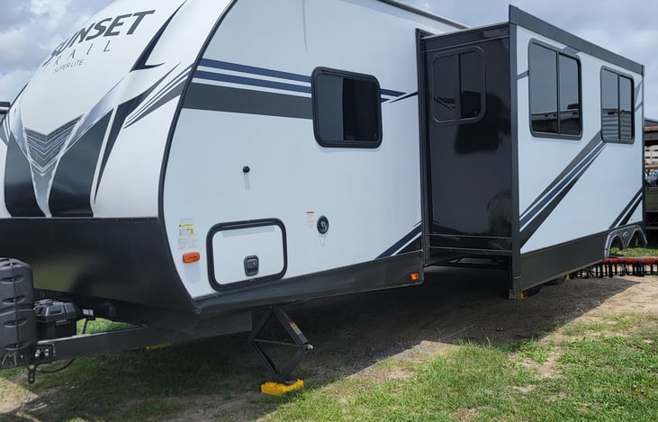 Front right with storage and 1 slide.