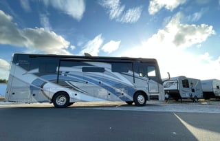 Luxury coach  34rx (CL14)