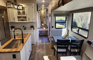 Stationary spot-2022 Prime Time RV Crusader 382MBH