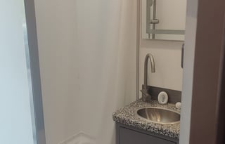 Spacious camper with the amenities of home