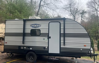 Lightweight trailer perfect for family getaway!