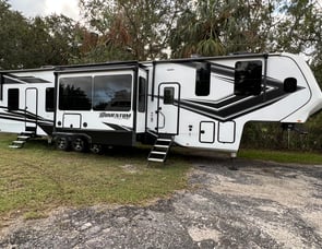 Grand Design Momentum M-Class 395MS-R