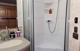 Winnebago:King Bed • FREE WiFi • Solar