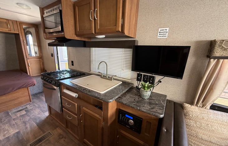 Kitchen/ entertainment center