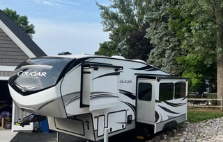 2022 Keystone 25’ 5th Wheel - DELIVERY ONLY