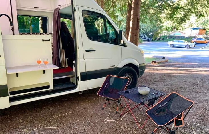 Chairs and table to hang outside
