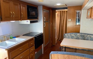 Cozy Gulf Stream RV- pets ok!