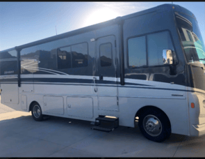 Winnebago Adventurer 29B