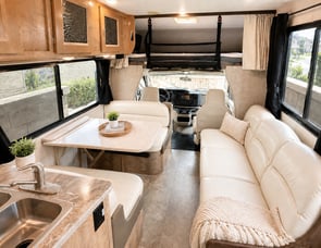 Forest River RV Coachmen Leprechaun 270QB
