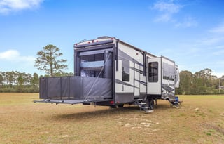 2018 Grand Design Momentum 351M ( Delivery Only)