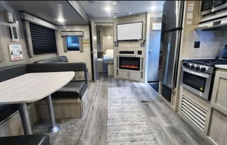 Catalina 2 bedrooms/ bunk room Sleeps 8 light w